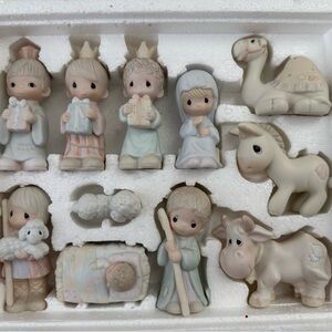 Precious Moments Come Let Us Adore Him Nativity set
FIGURINES ONLY